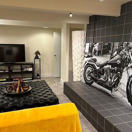 Cypress: Private Bedroom/Bathroom/Office, With Shared Pool, Hot Tub North Vancouver Exterior foto