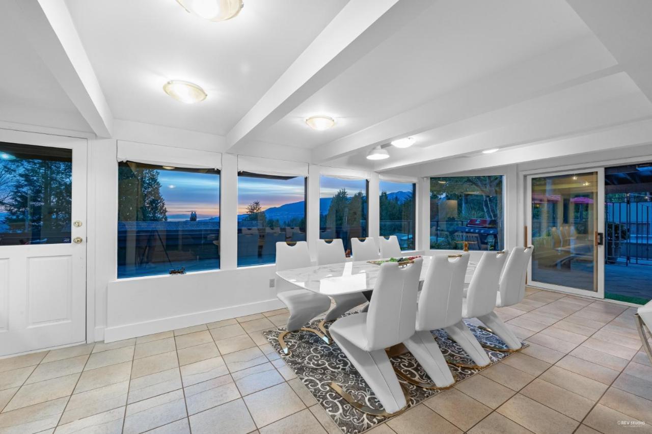 Cypress: Private Bedroom/Bathroom/Office, With Shared Pool, Hot Tub North Vancouver Exterior foto