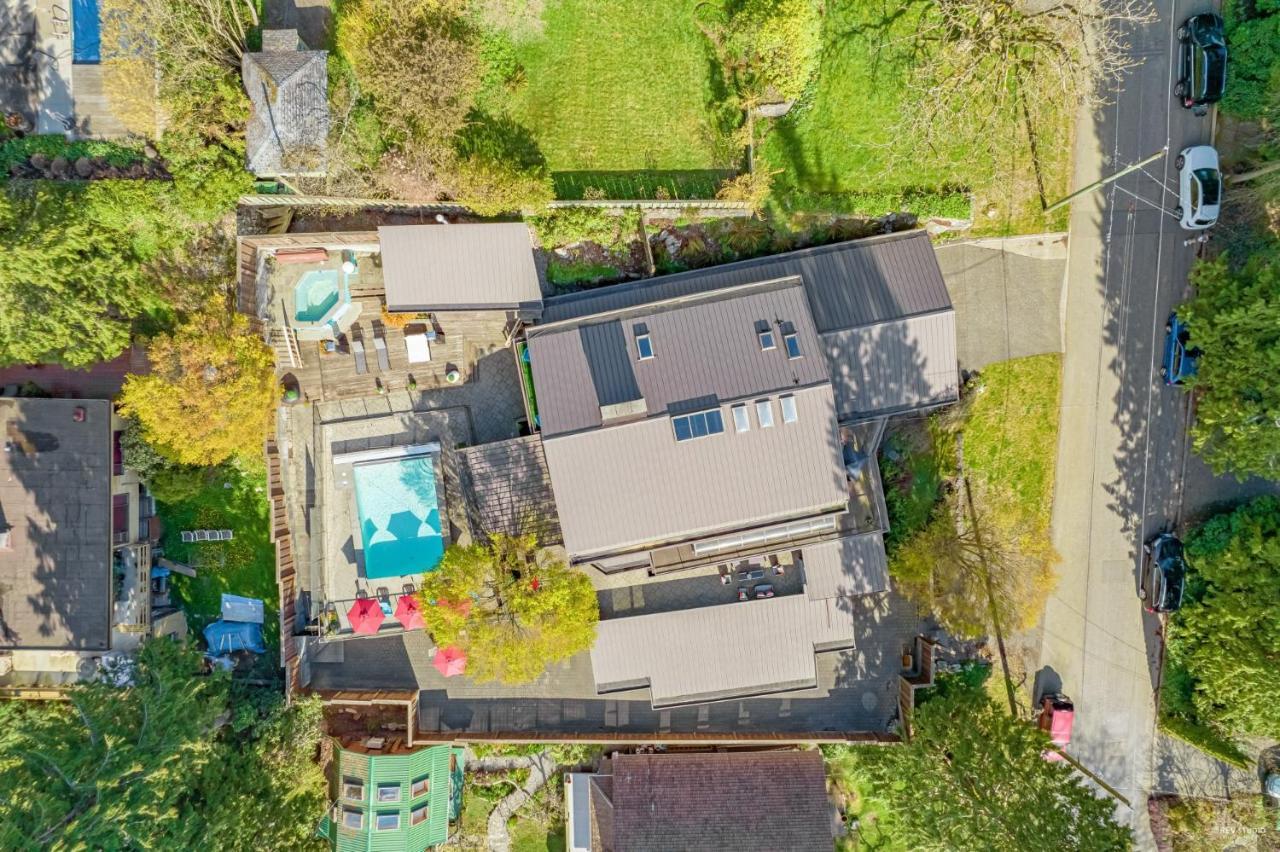 Cypress: Private Bedroom/Bathroom/Office, With Shared Pool, Hot Tub North Vancouver Exterior foto