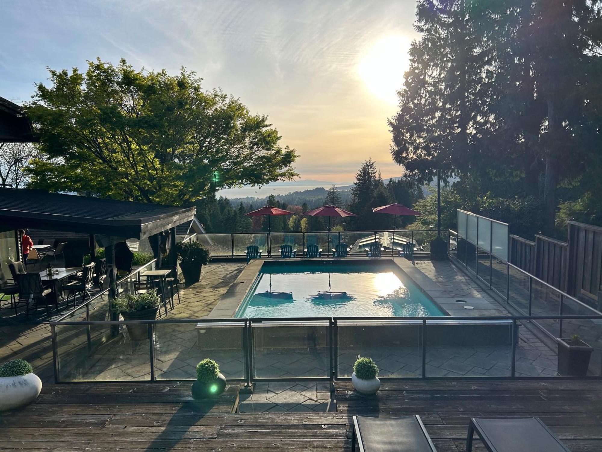Cypress: Private Bedroom/Bathroom/Office, With Shared Pool, Hot Tub North Vancouver Exterior foto