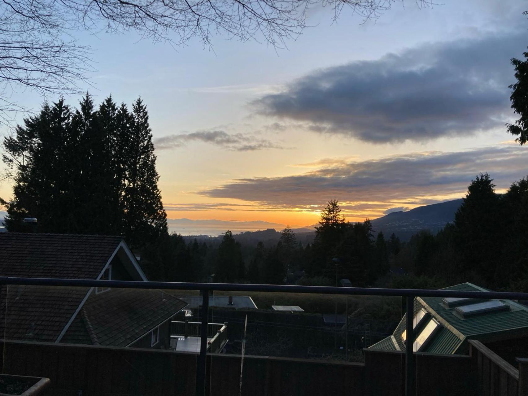 Cypress: Private Bedroom/Bathroom/Office, With Shared Pool, Hot Tub North Vancouver Exterior foto