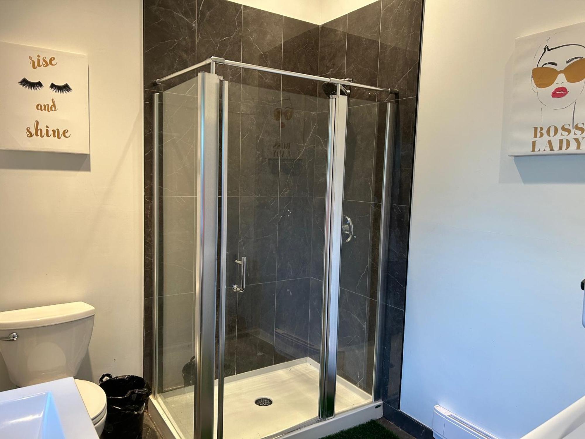 Cypress: Private Bedroom/Bathroom/Office, With Shared Pool, Hot Tub North Vancouver Exterior foto