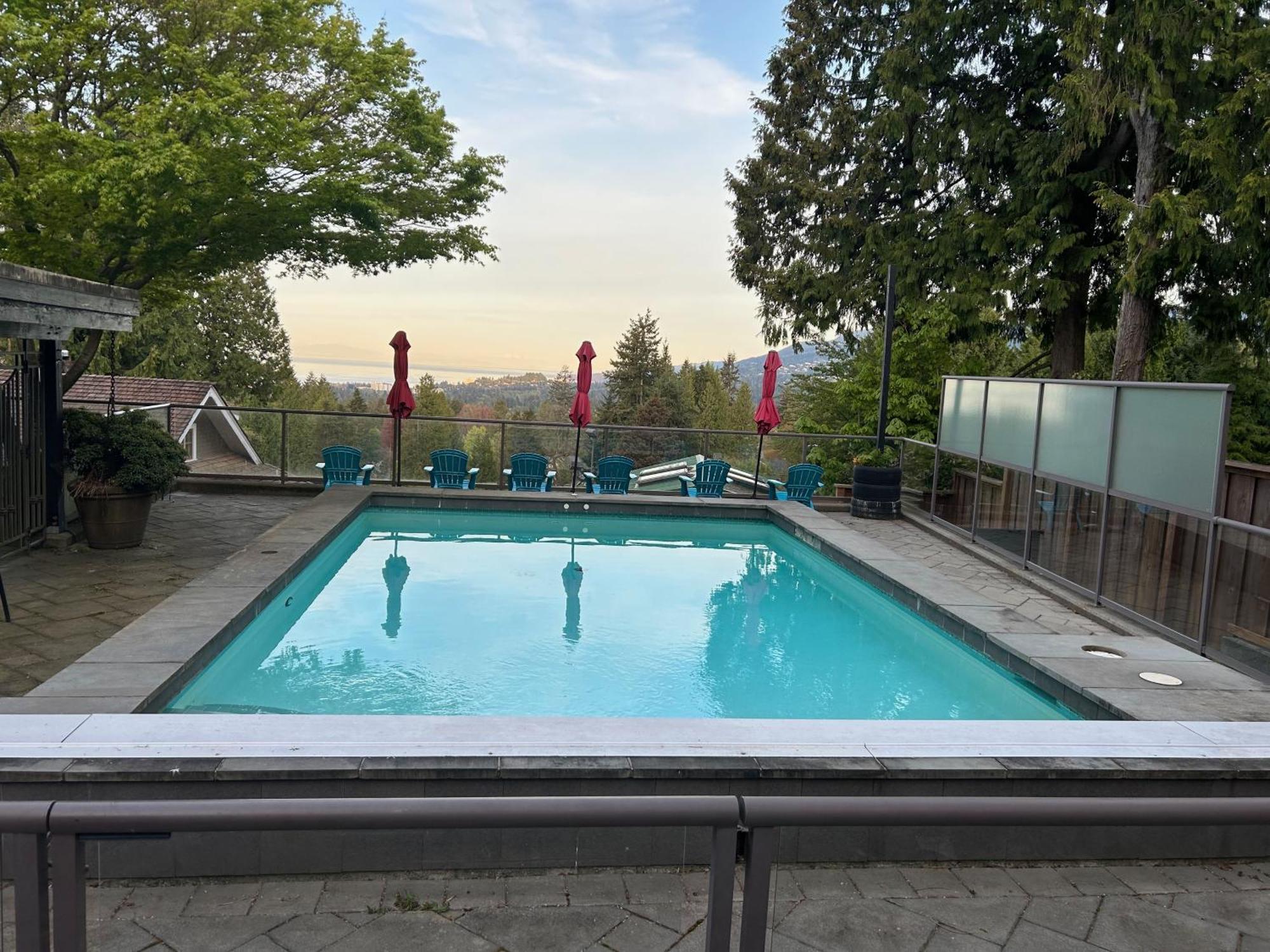 Cypress: Private Bedroom/Bathroom/Office, With Shared Pool, Hot Tub North Vancouver Exterior foto